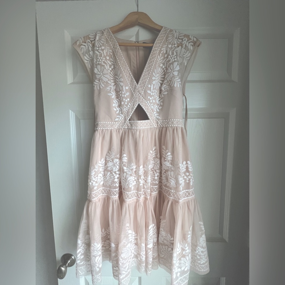 NWT- BCBG MAXAZRIA Floral short evening dress